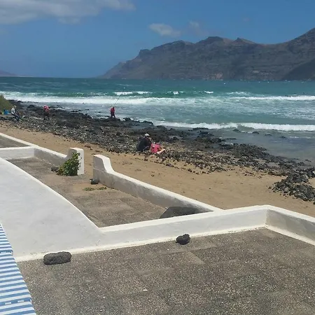 Playa De Caleta De Famara Villa Exterior photo