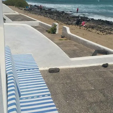 Playa De Caleta De Famara Villa Exterior photo